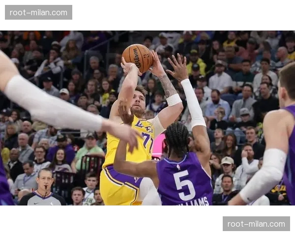 湖人140分胜爵士诠释现代篮球 速度协作定义进攻革命新趋势 湖人140分胜爵士诠释现代篮球 速度协作定义进攻革命新趋势