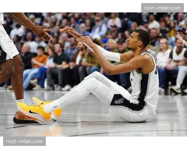 开拓者客场逆转马刺扳平比分 亨德森31分创生涯季后赛新高